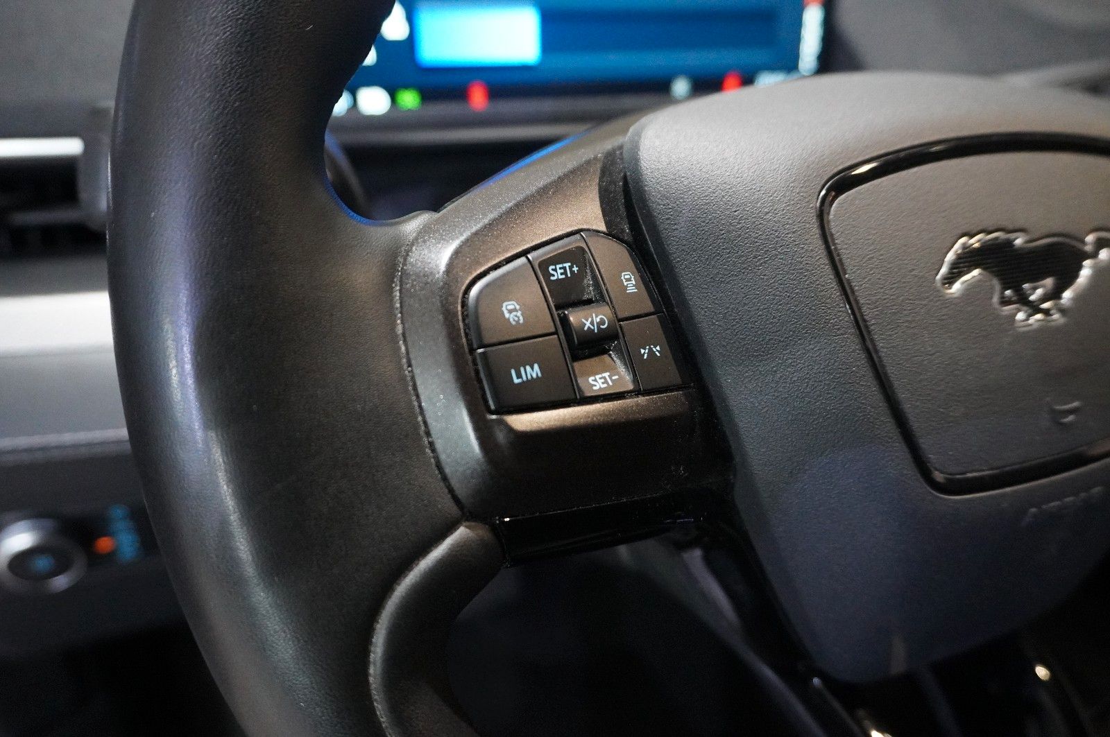 Fahrzeugabbildung Ford Mustang Mach-E NAVI/LED/KAMERA/LEDER/SHZ/DAB+