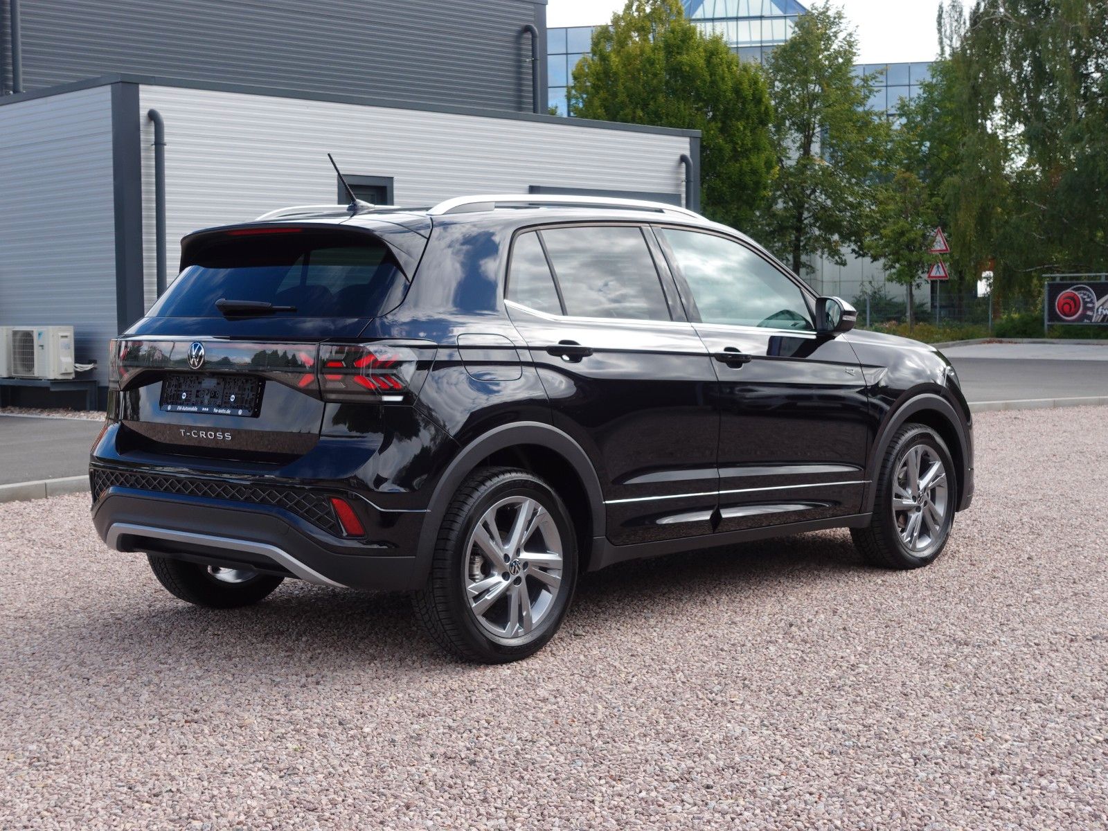 Fahrzeugabbildung Volkswagen T-Cross 1.5 TSI OPF DSG R-Line I.Hd/AHK/Matrix/.