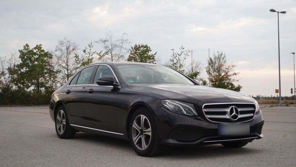 Image of Mercedes-Benz E 200