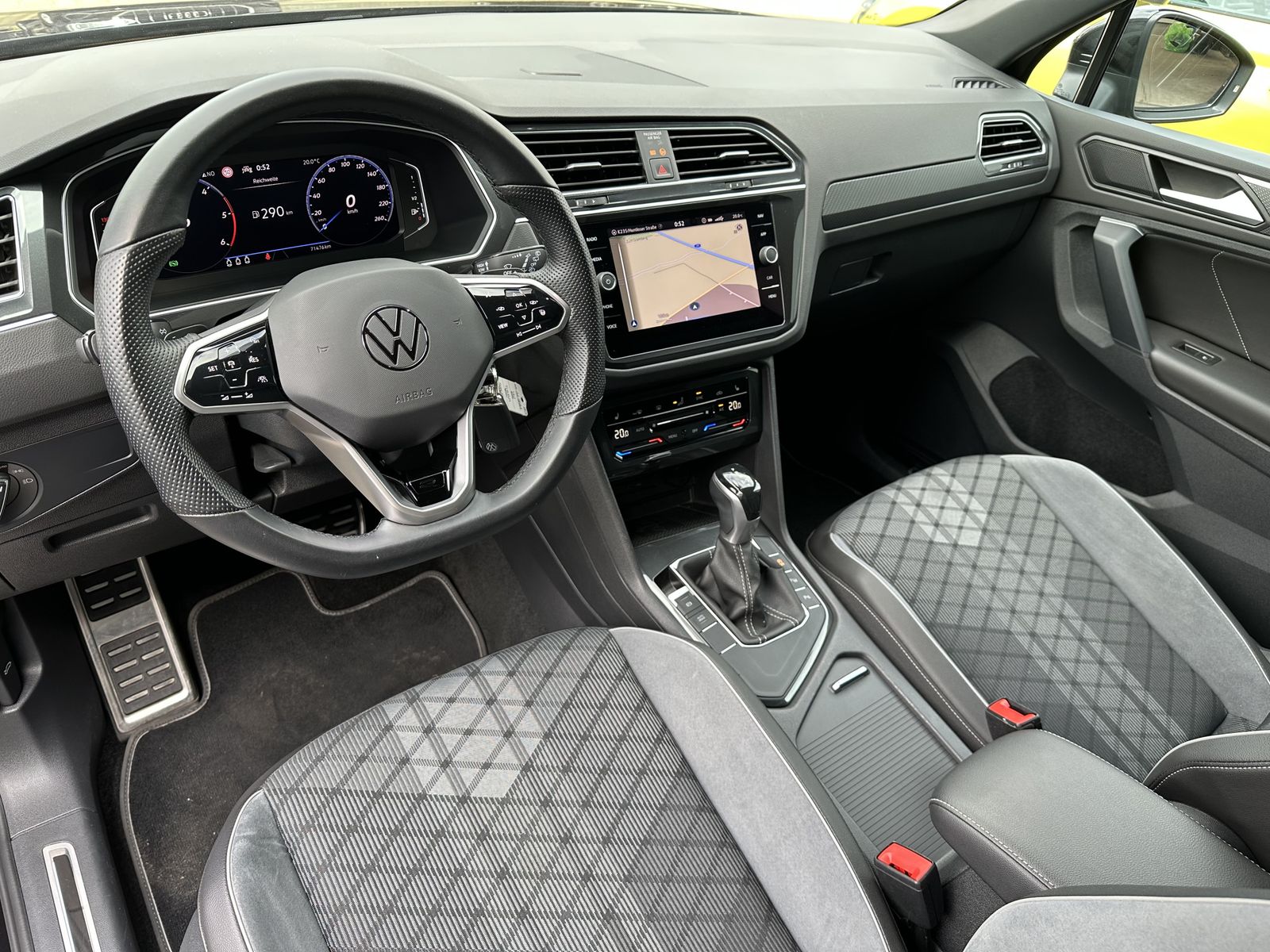 Fahrzeugabbildung Volkswagen Tiguan 2.0 TDI DSG R-Line Black NAV+LED+ACC