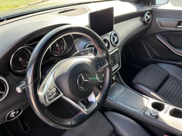 Mercedes CLA 200 Shooting Brake - 11