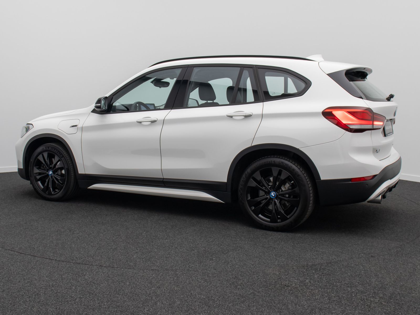 Fahrzeugabbildung BMW X1 xD25e Sport Line Kamera HUD DAB Leder 18Zoll