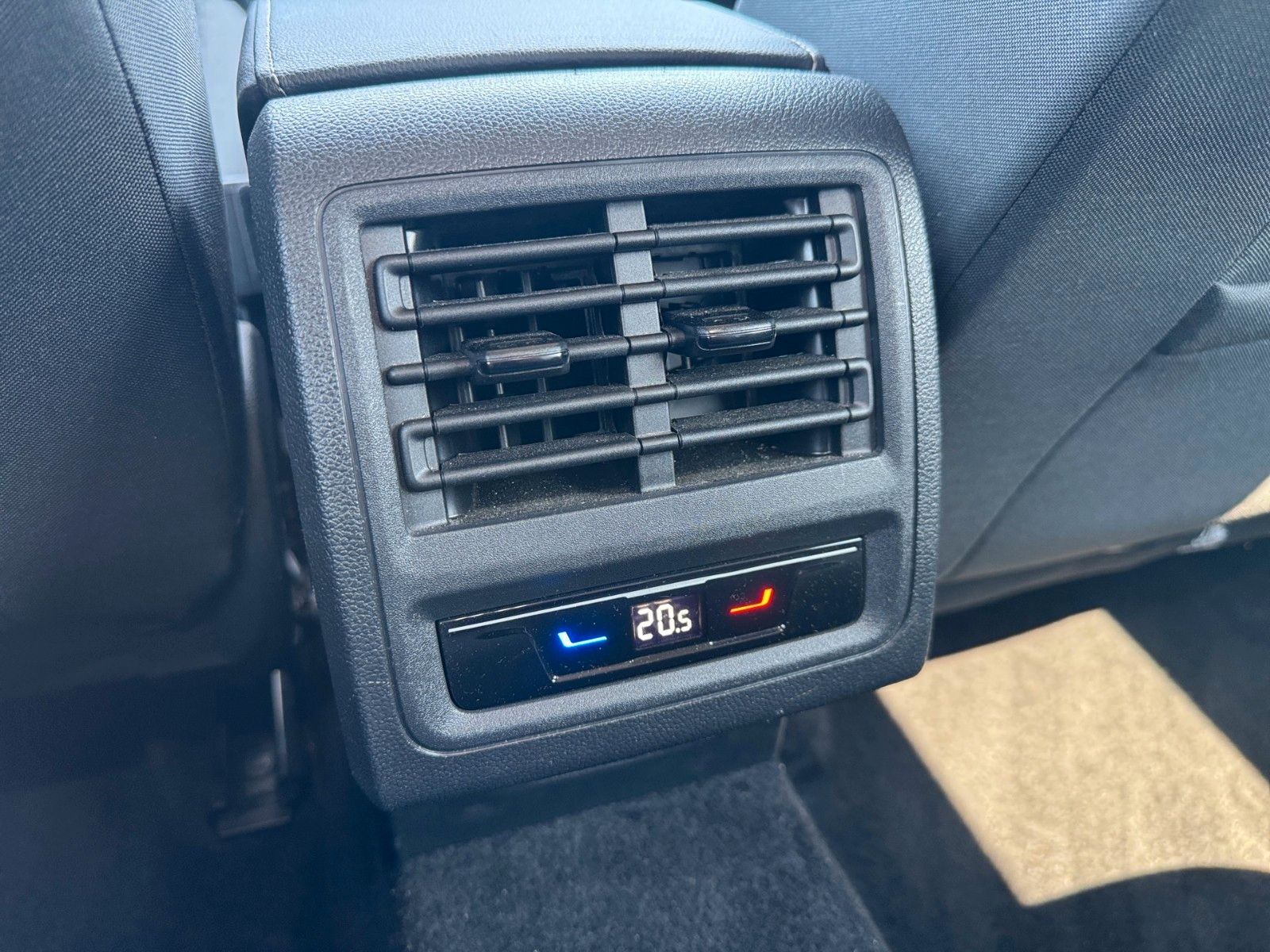 Fahrzeugabbildung Volkswagen Golf VIII Lim. Life 1.5 TSI
