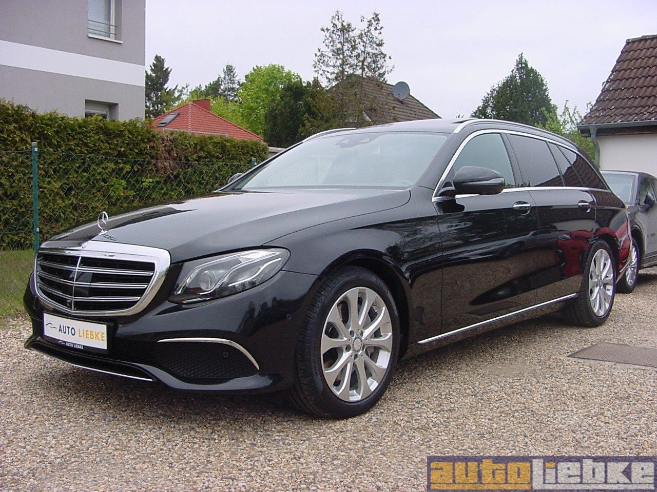 MERCEDES-BENZ E 350d T AUT,NAVI,LED,360°,ASS-P,eSD,BURM,AHK,SH