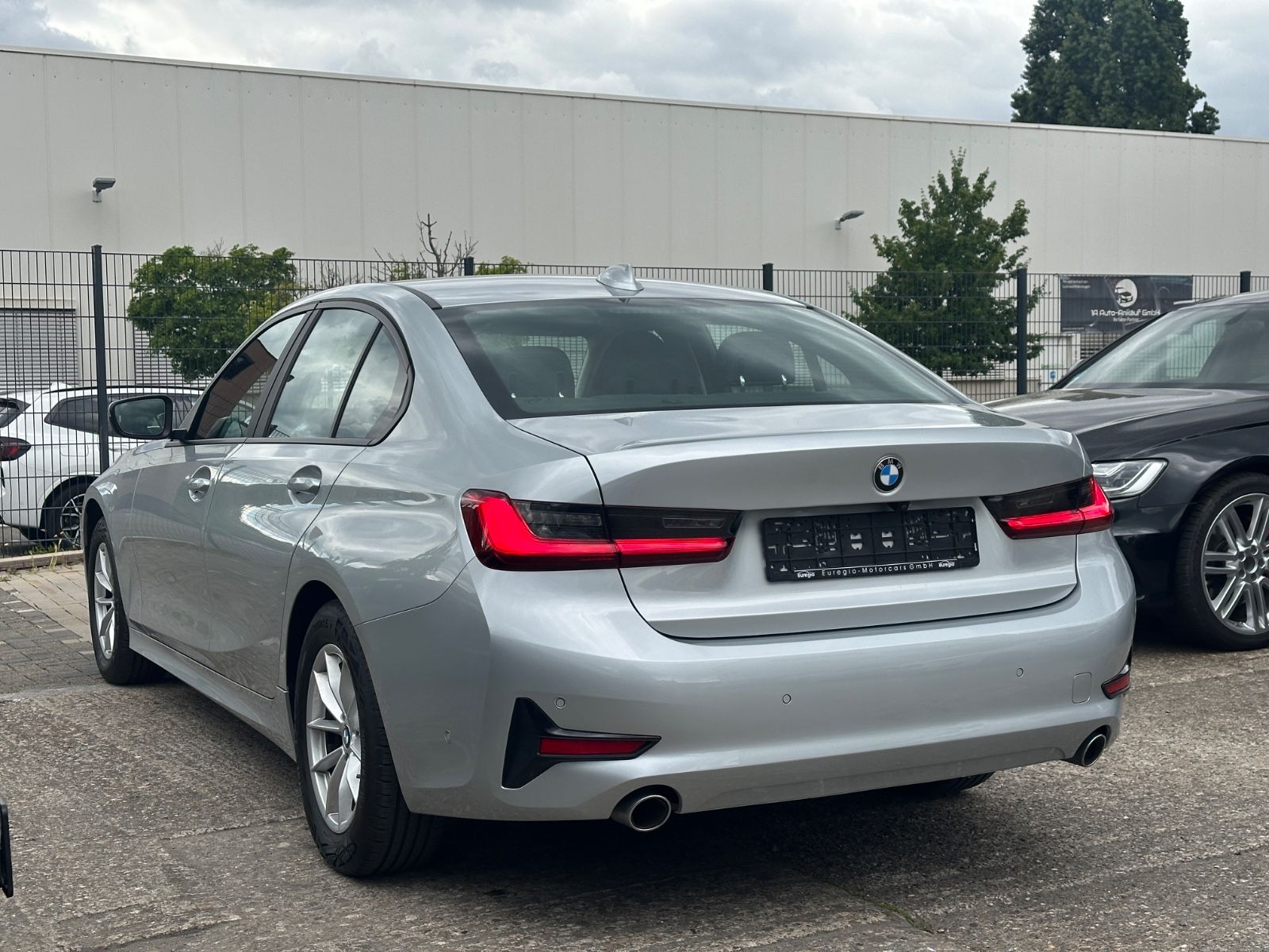 BMW 318 d Advantage/Leder/Navi/Kamera/LED/1Hand foto 6