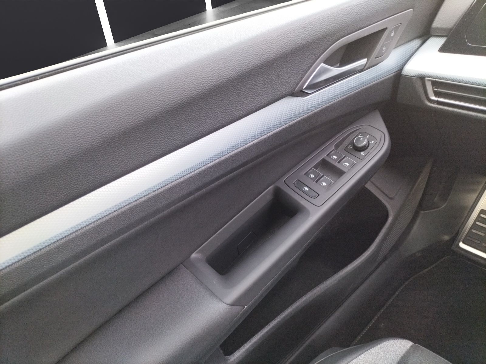 Fahrzeugabbildung Volkswagen Golf VIII Variant TSI Goal LED AID ACC PDC SH