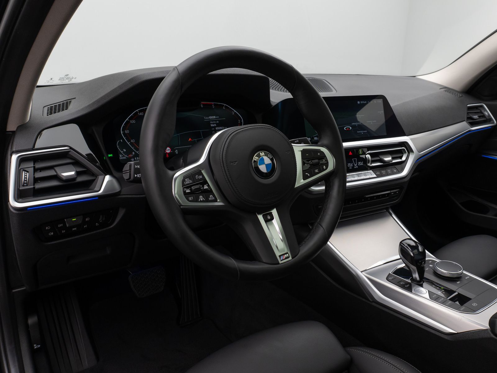 Fahrzeugabbildung BMW 320d  xD Sport Line Panorama Kamera HiFi Komfort
