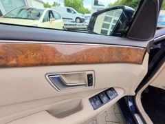 Fahrzeugabbildung E 300 CGI BlueEfficiency 4Matic