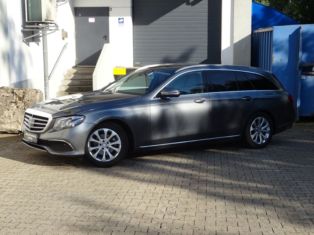 Image of Mercedes-Benz E 220