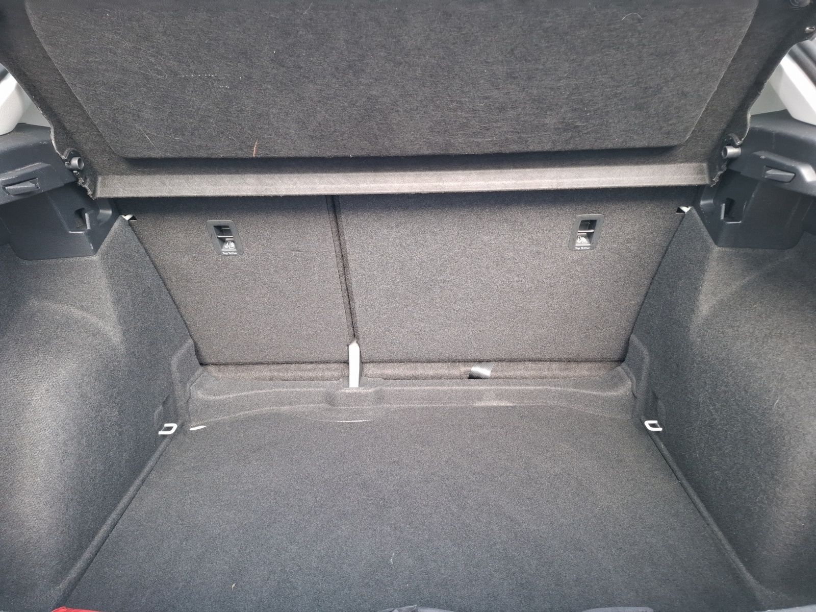 Fahrzeugabbildung Volkswagen T-Roc TSI LED AID Park-Assist SH