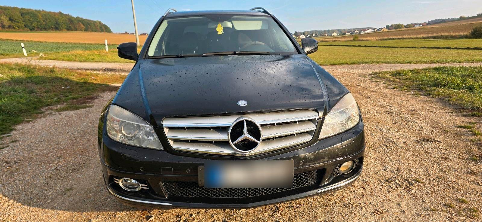Mercedes-Benz C220 2008 — салон
