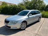 Skoda Superb - Skoda Superb aus 2010: Kombi