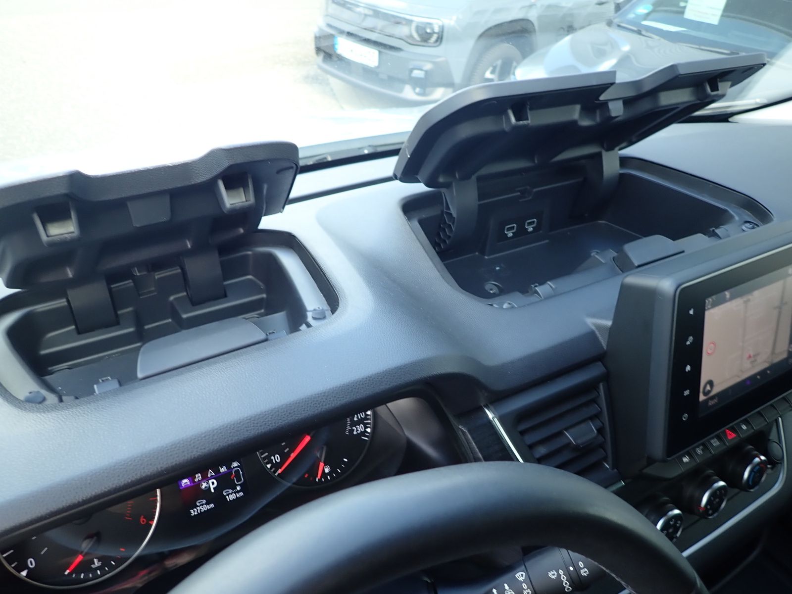 Fahrzeugabbildung Renault Trafic Combi L1H1 3,0t (8 Sitze) Life dCi 170