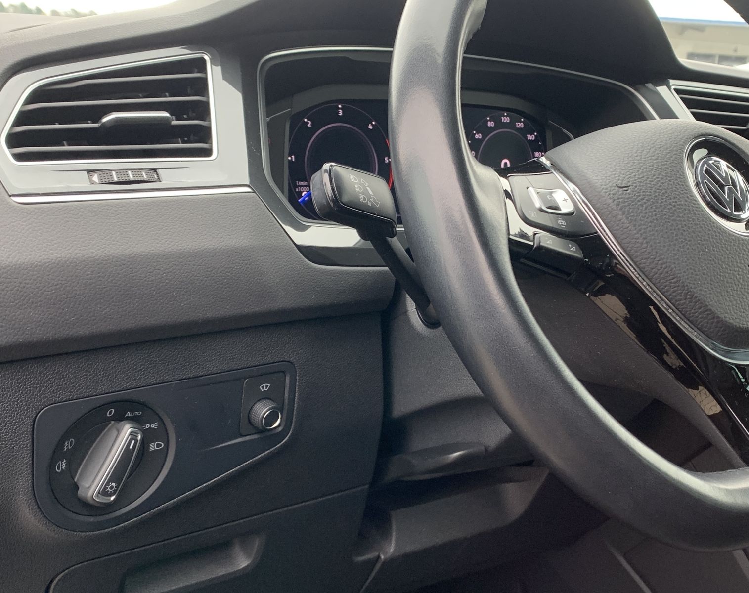 Fahrzeugabbildung Volkswagen Tiguan 2.0 TDI*Highline*4Motion*Leder*AHK*HeadUp
