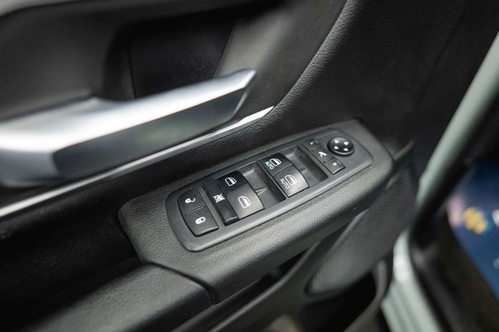 Fahrzeugabbildung Dodge RAM 5.7 V8 HEMI 4x4 OFFROAD Night-Edition *Pano*