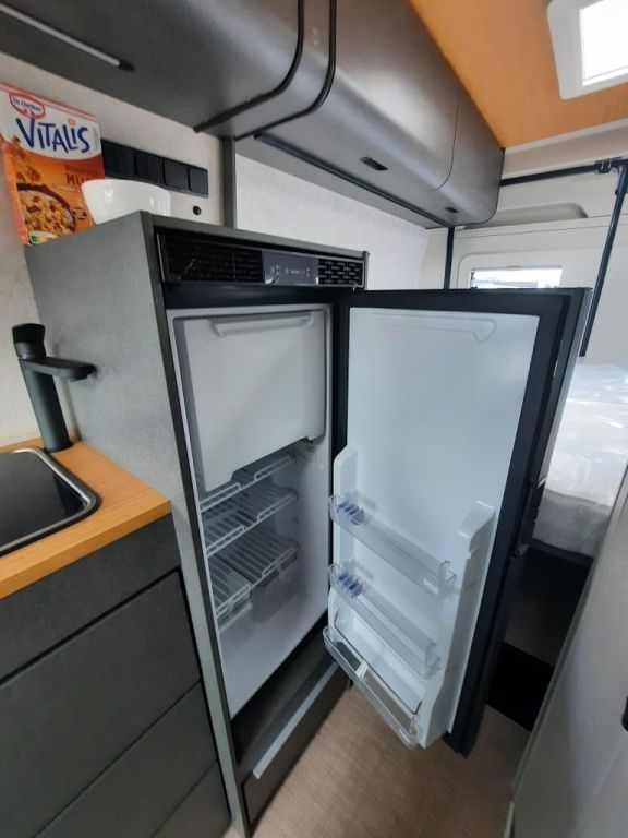 Fahrzeug Übersicht 15 Fahrzeugabbildung HYMER / ERIBA / HYMERCAR Camper Van Redwood 600 Verfüg./Sparen Sie 4.550,