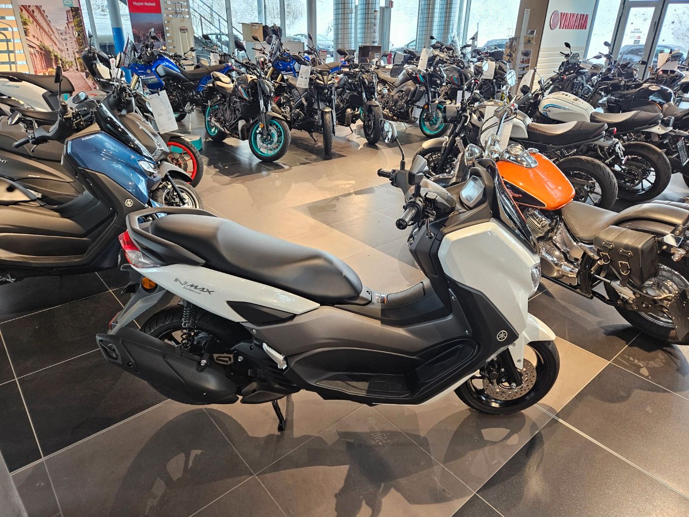 Fahrzeugabbildung Yamaha NMax 125 Modell 2023 auch andere Farben möglich