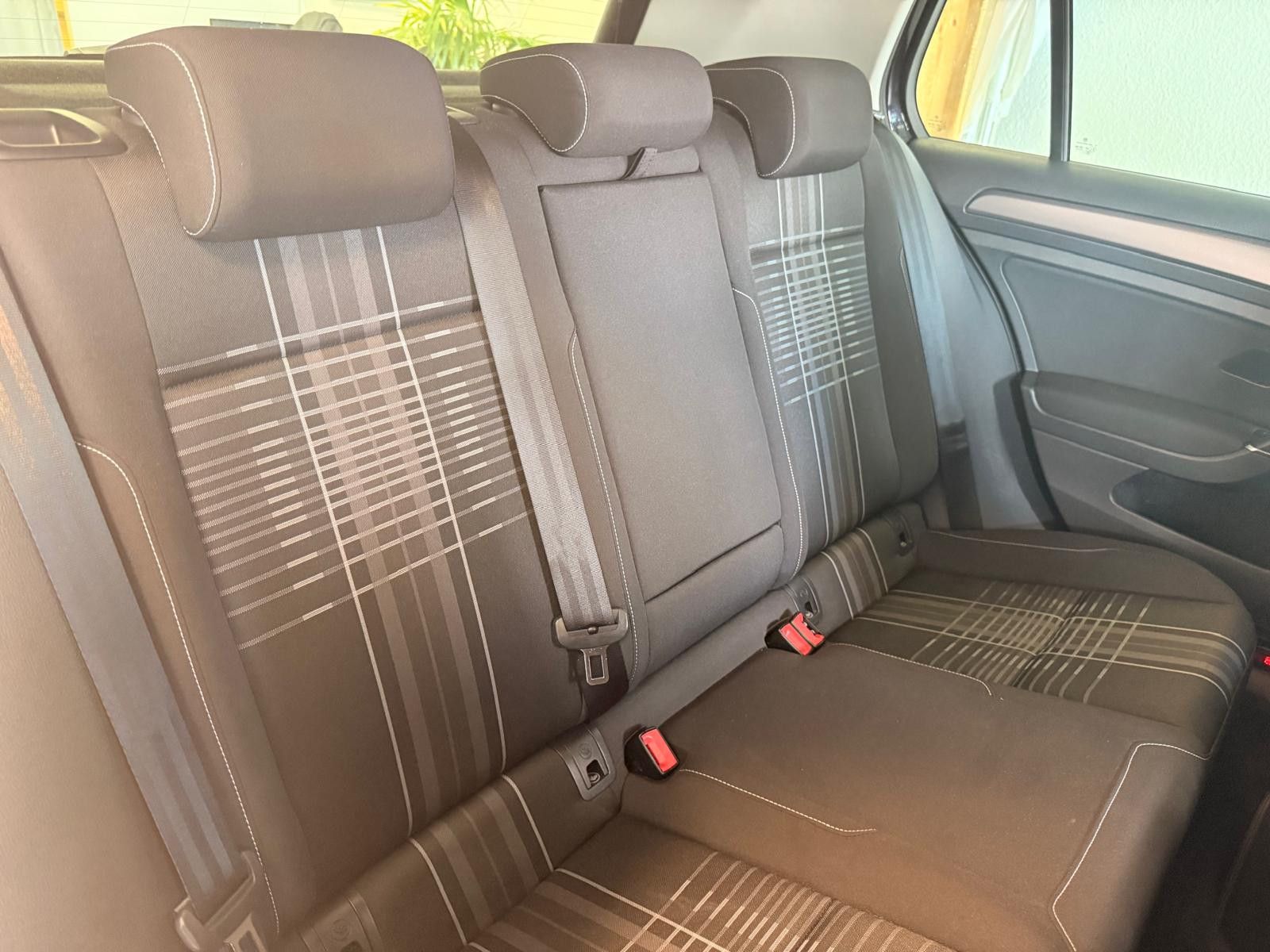 Fahrzeugabbildung Volkswagen Golf VII Lim. Lounge BMT / KLIMA / NAVI /