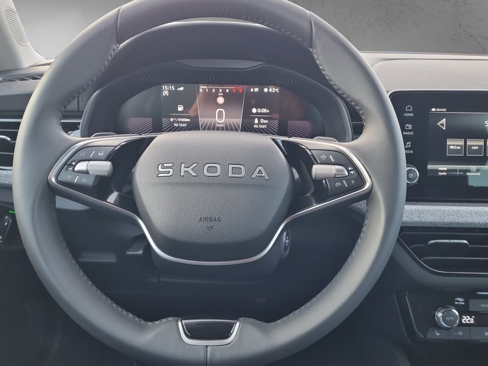 Fahrzeugabbildung SKODA Scala Tour 1,0 TSI DSG Black Image SipmlyClever