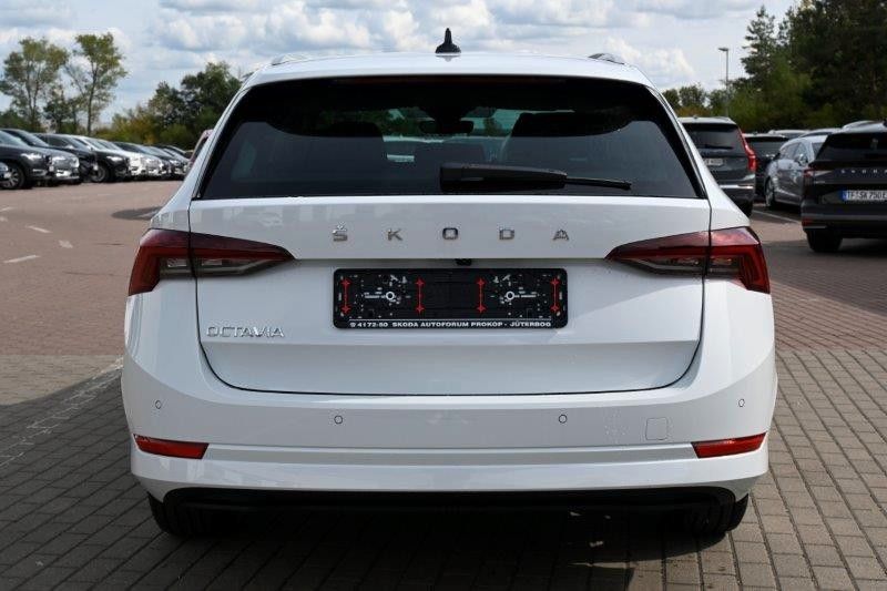 Fahrzeugabbildung SKODA Octavia Combi 2.0 TDI DSG Selection Plus AHK*NAV