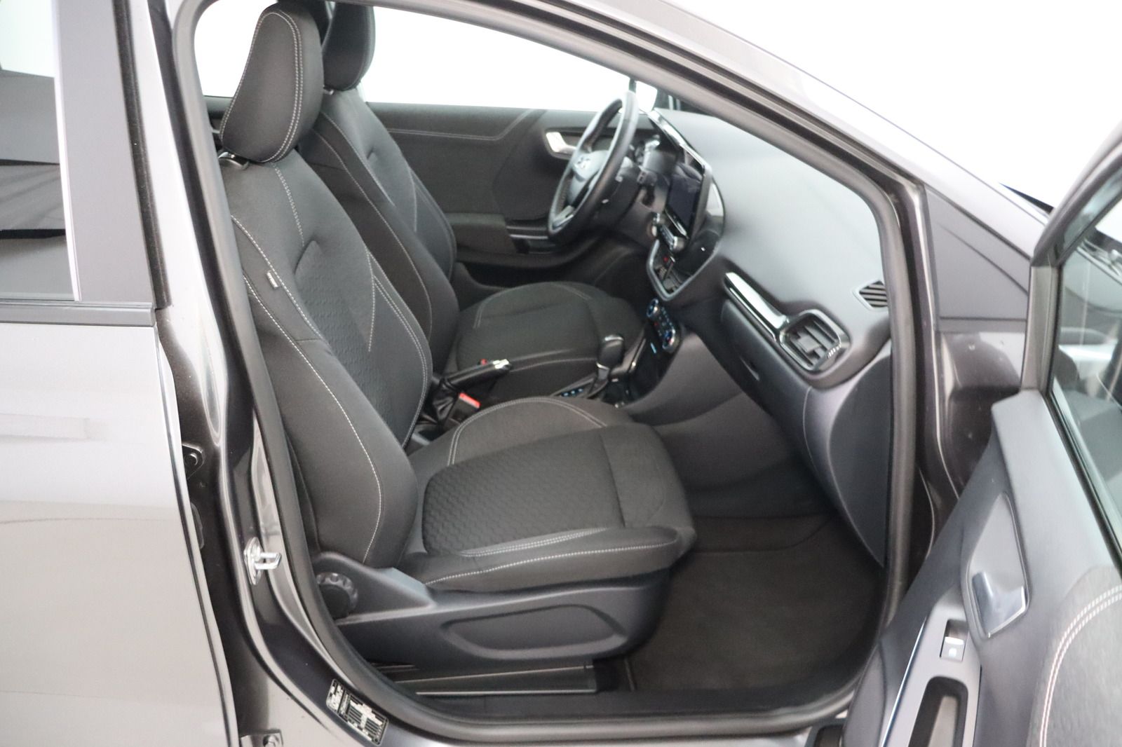 Fahrzeugabbildung Ford Puma 1.0 Eco Boost DCT Titanium