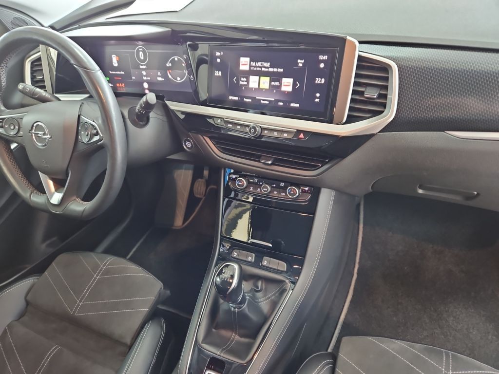 Fahrzeugabbildung Opel Grandland 1.2 DI Elegance Navi LED-Matrix Park&G