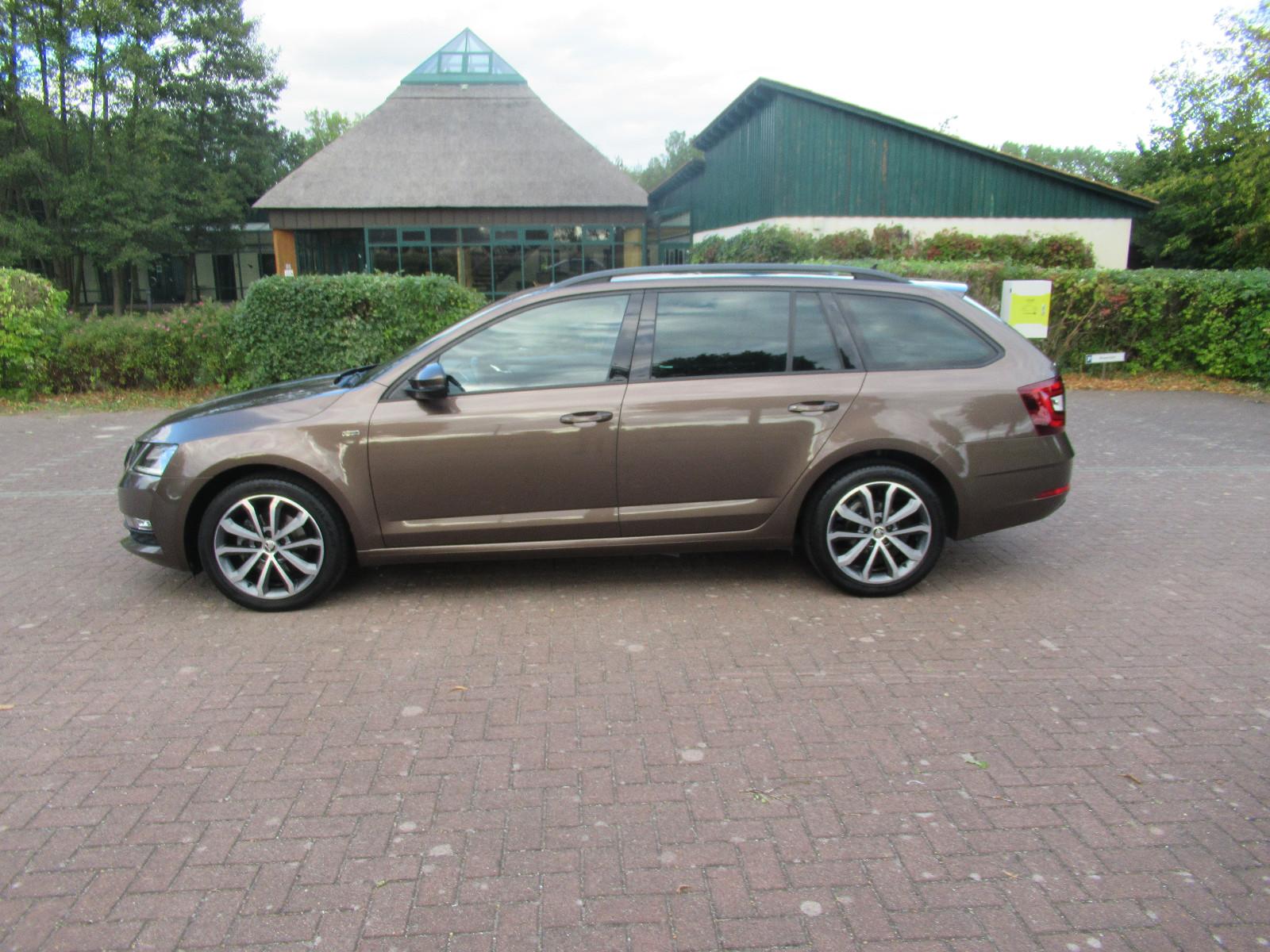 Skoda Octavia Combi Soleil LED PDC KAMERA AHK PANO 17"