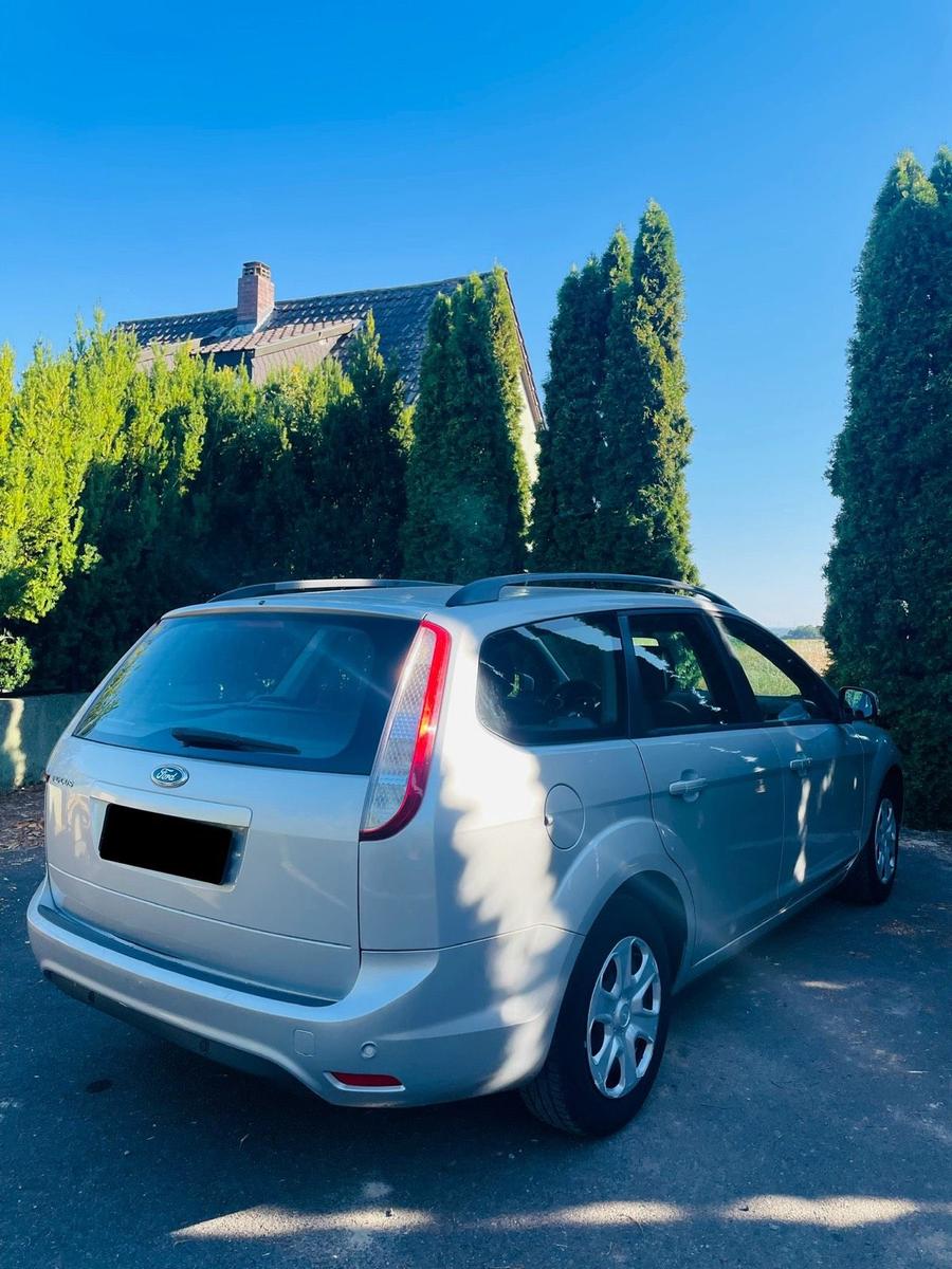 Ford Focus 2010 — photo 12