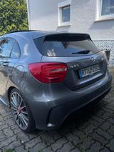 Mercedes-Benz A 45 AMG 4MATIC AMG - graue Mercedes-Benz A 45 AMG