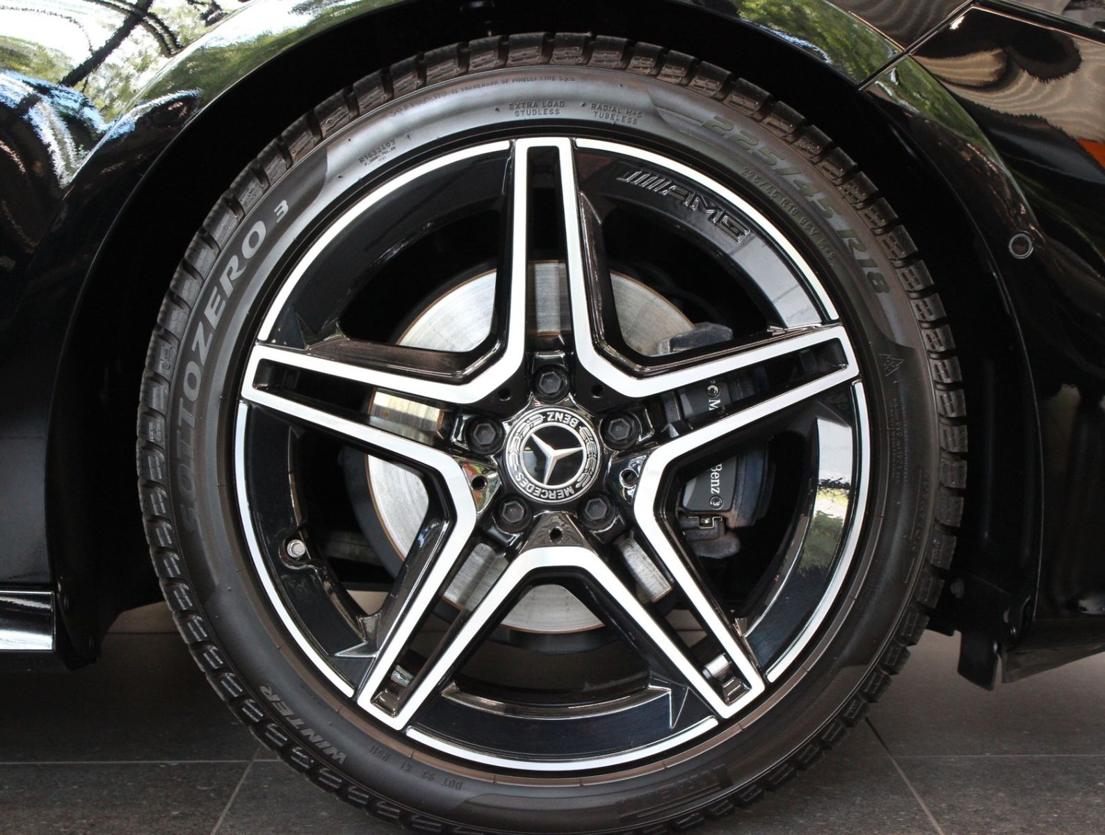 Fahrzeugabbildung Mercedes-Benz A 200 AMG Line Limo*Widescreen*Ambiente*Kamera