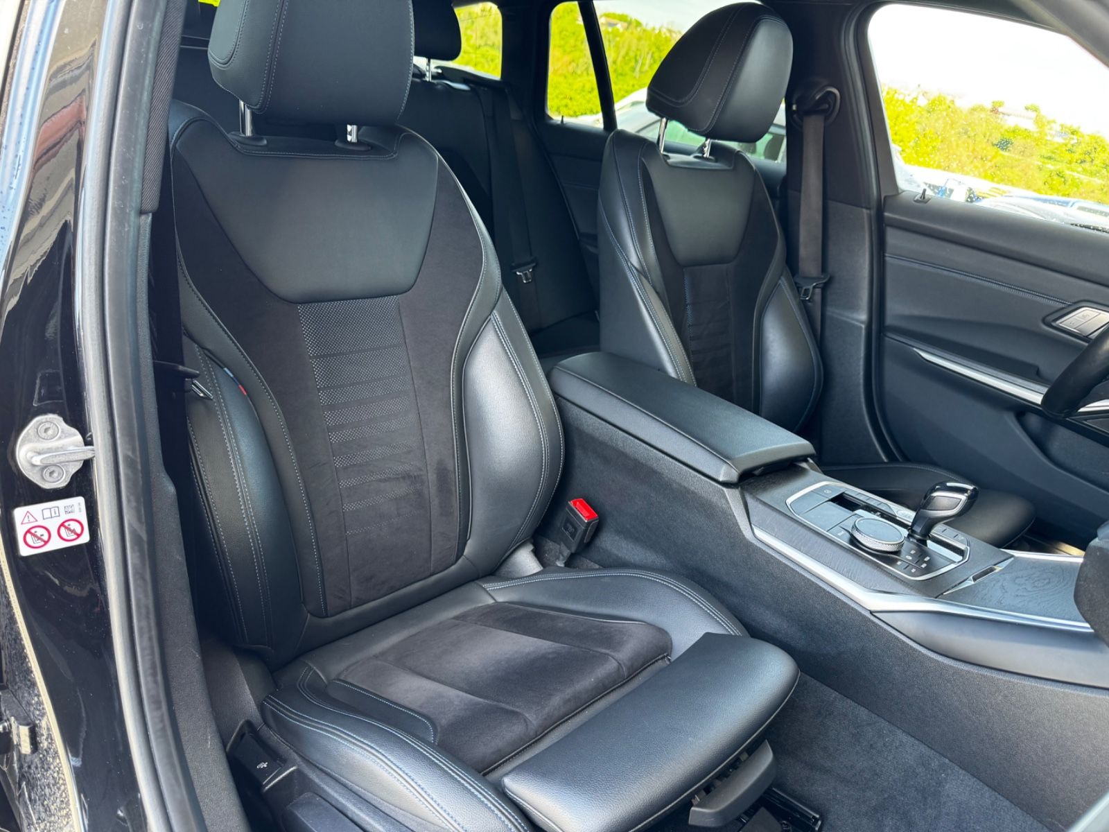 BMW 320d xDrive M-Sportpaket LED Navi Leder foto 17