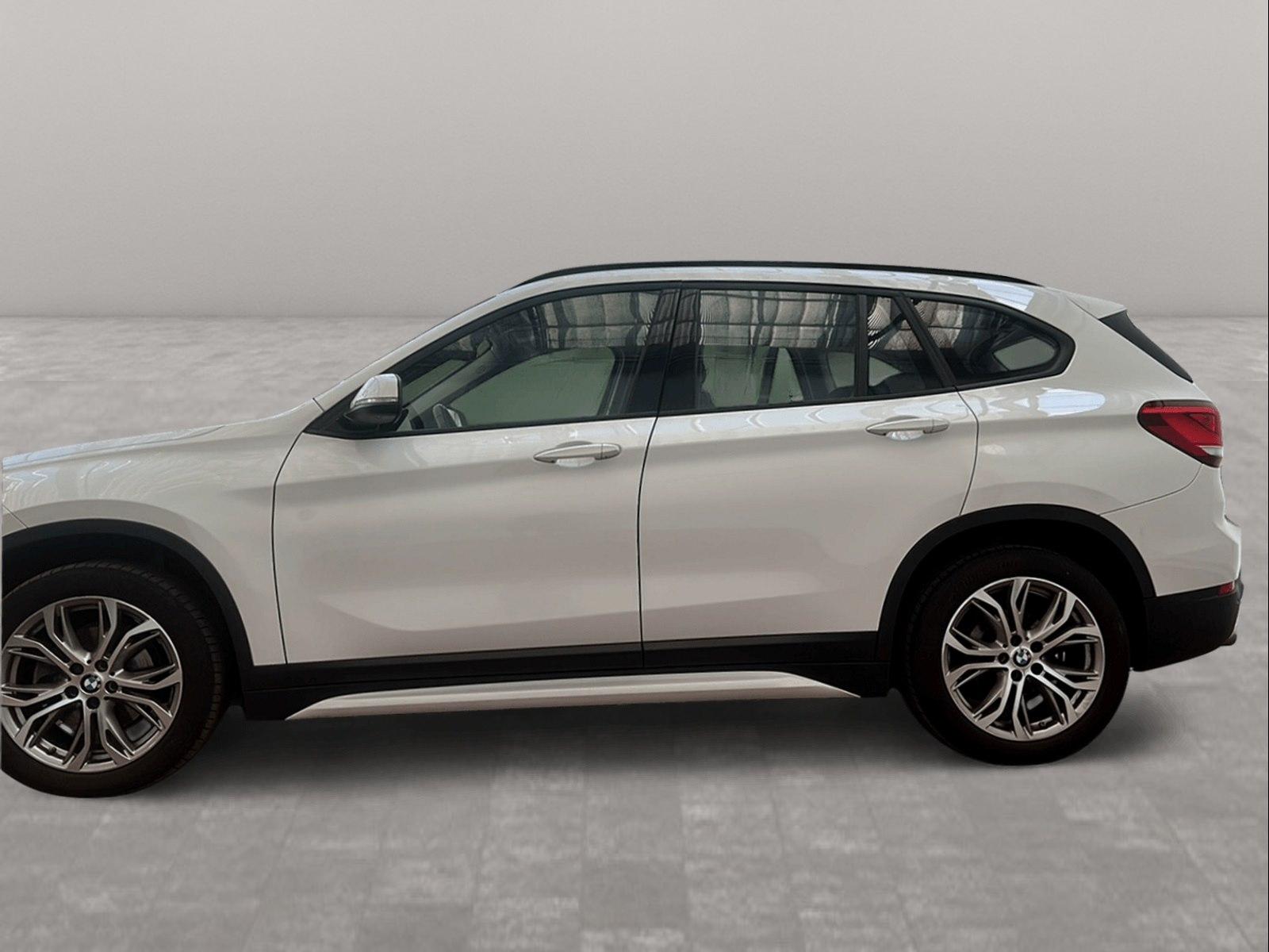BMW X1 sDrive18d Sport Line Navi AHK Head-Up Kamera
