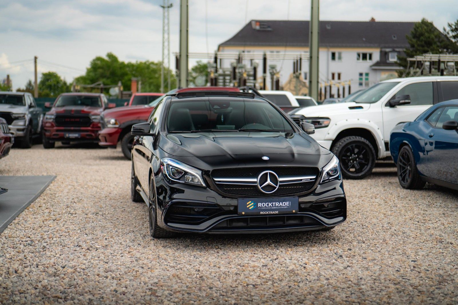 Fahrzeugabbildung Mercedes-Benz CLA 45 AMG 4Matic Performance Night *Pano*LED*
