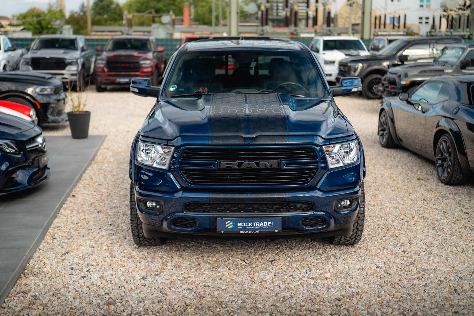 Fahrzeugabbildung Dodge RAM 5.7 V8 HEMI 4x4 OFFROAD Night-Paket *LED*