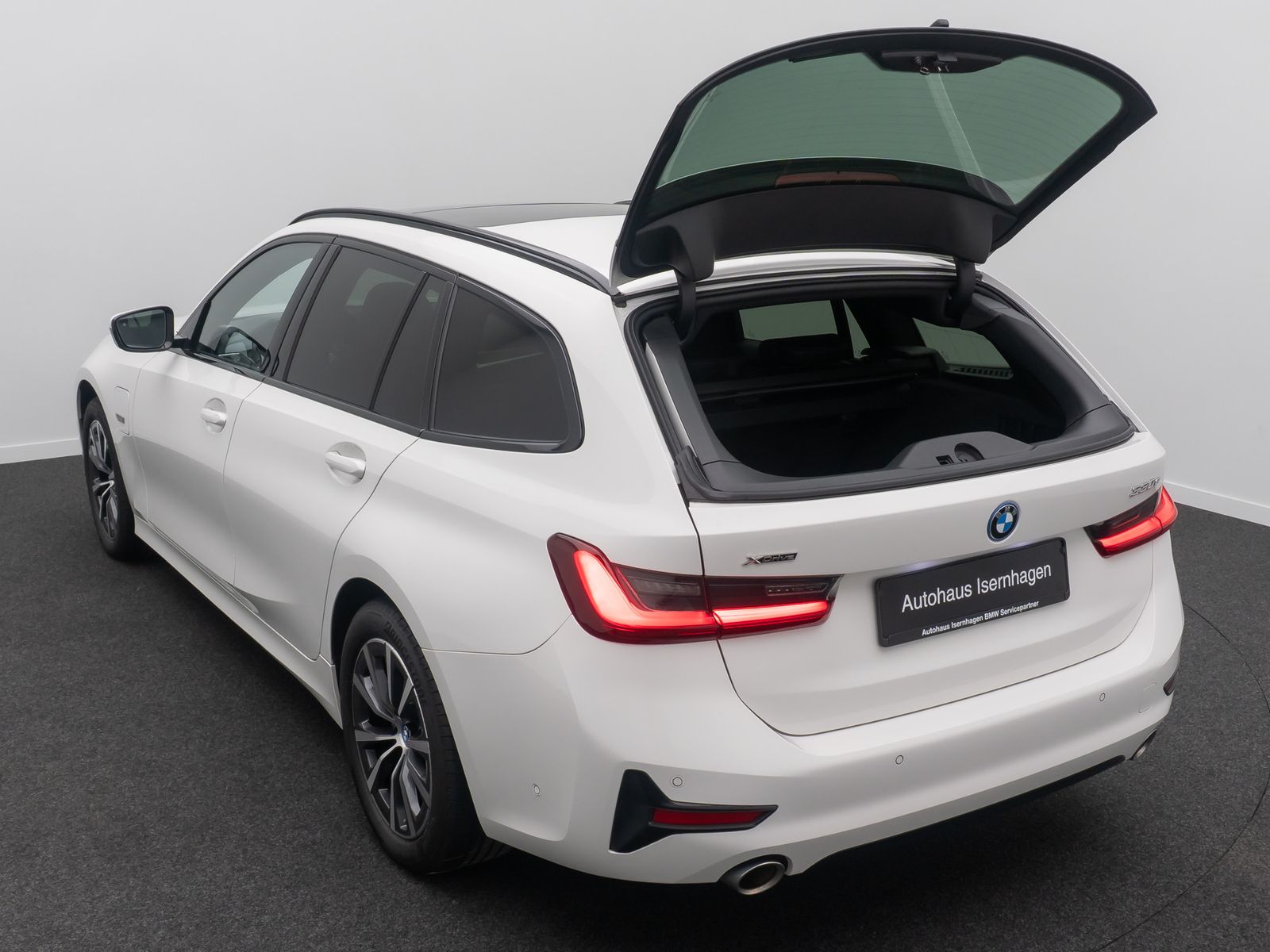 Fahrzeugabbildung BMW 330e xD Sport Line Alarm HUD DAB Panorama HiFi