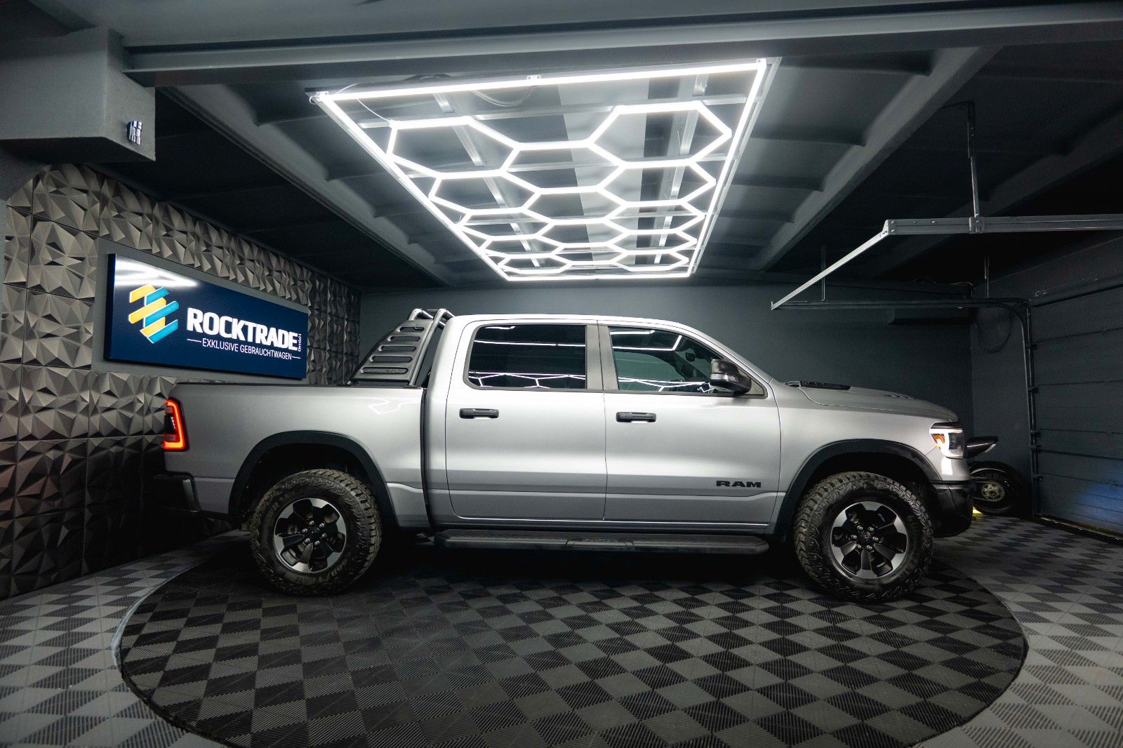 Fahrzeugabbildung Dodge RAM 5.7 V8 HEMI 4x4 REBEL OFFROAD AXLE LOCK 19%