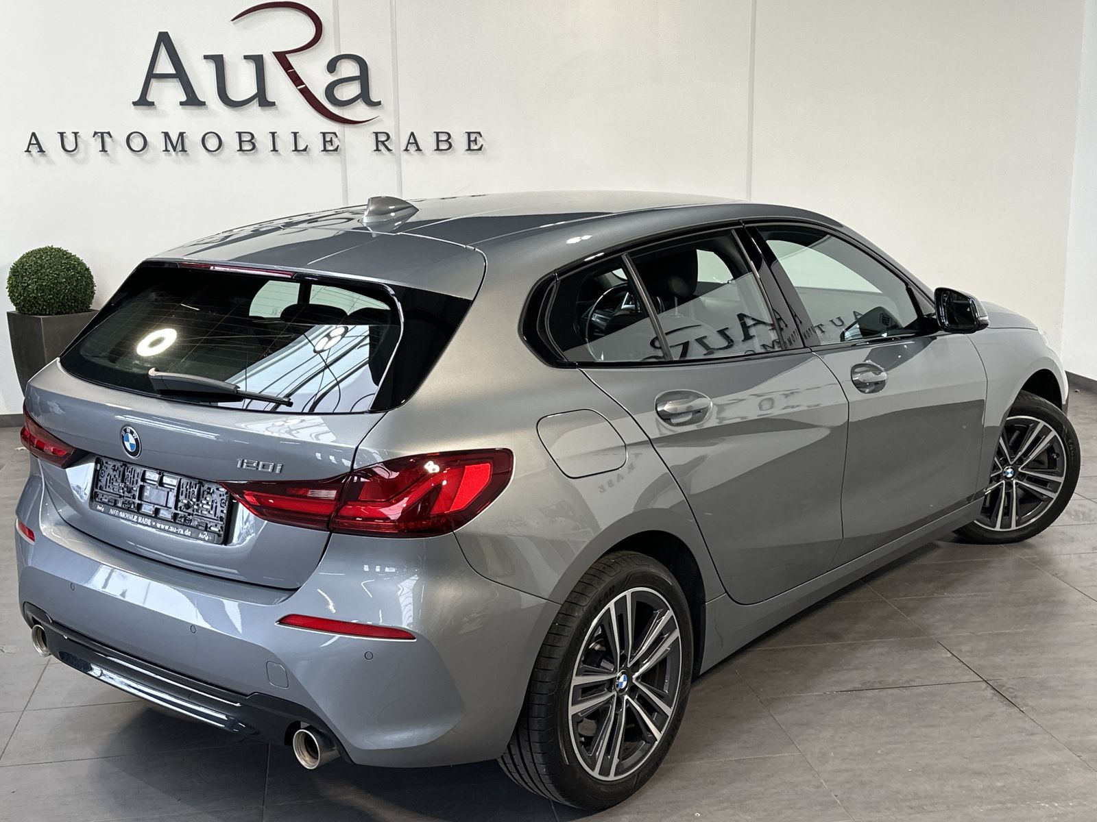 Fahrzeugabbildung BMW 120i Sport-Line NAV+LED+HIFI+DRASSISTANT+17ZO+PP