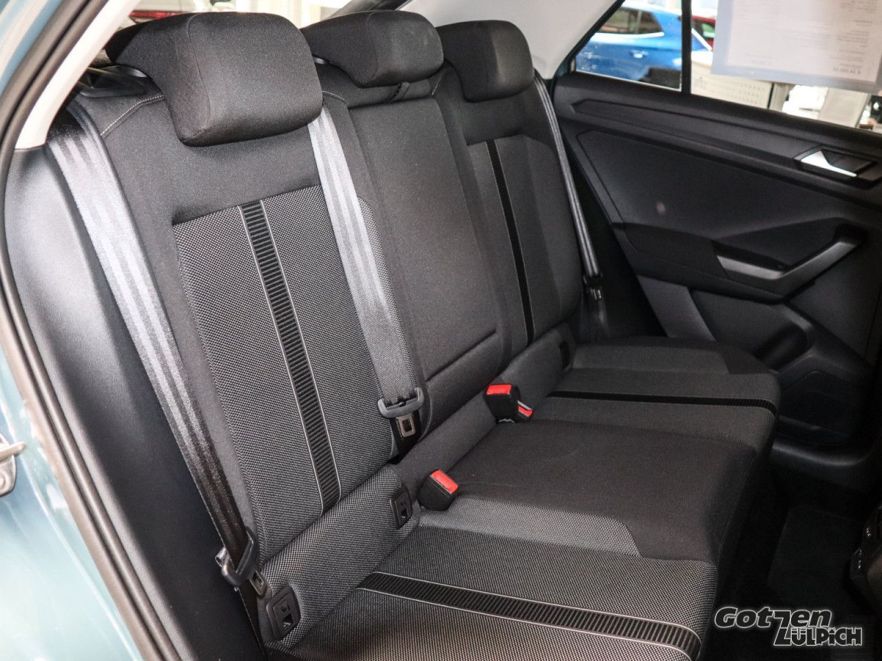 Fahrzeugabbildung Volkswagen T-Roc Life 1,0TSI Klima Navi PDC LED Vordersitze