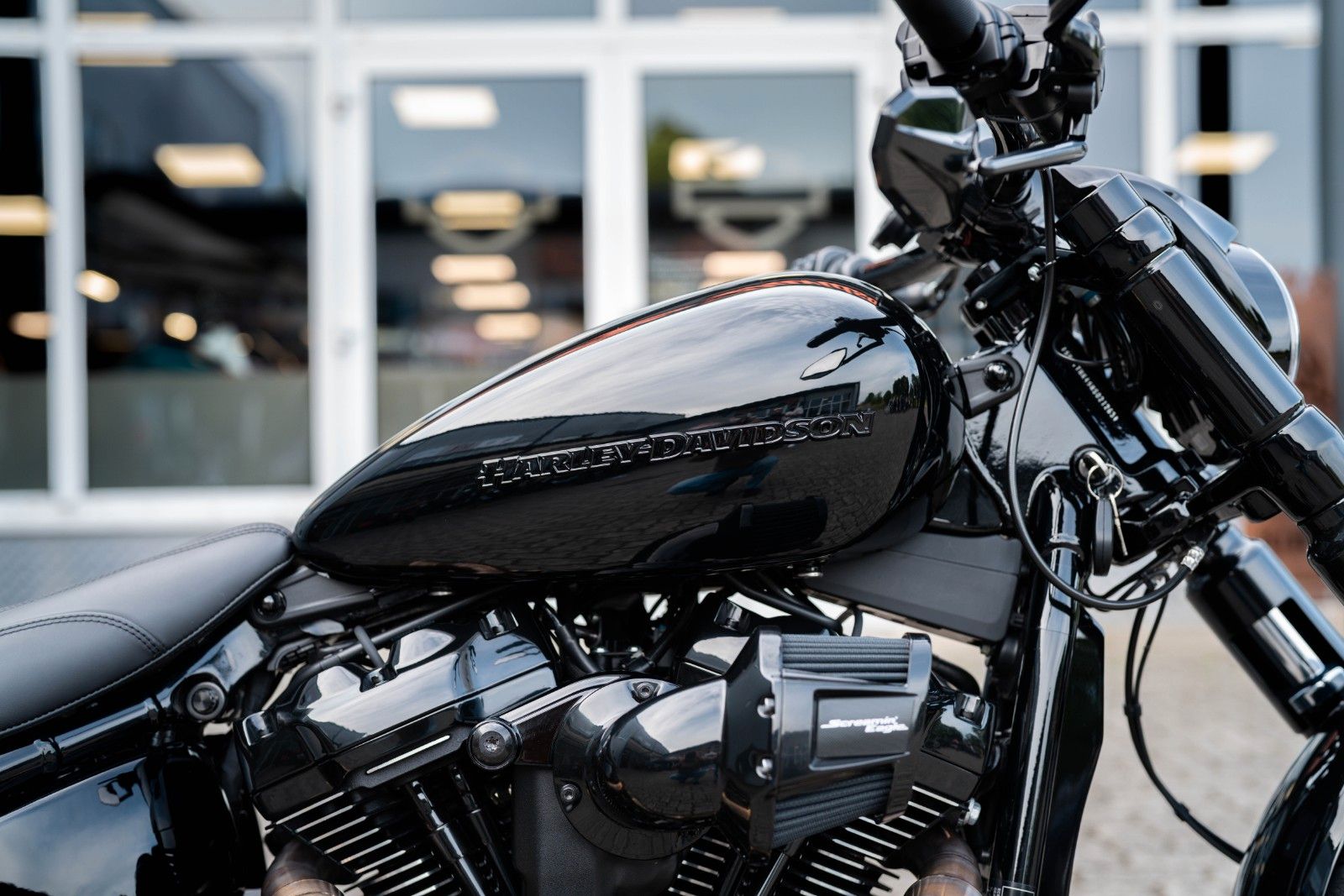 Fahrzeugabbildung Harley-Davidson FXBRS Breakout 114 cui - Kesstech BTC Gangster