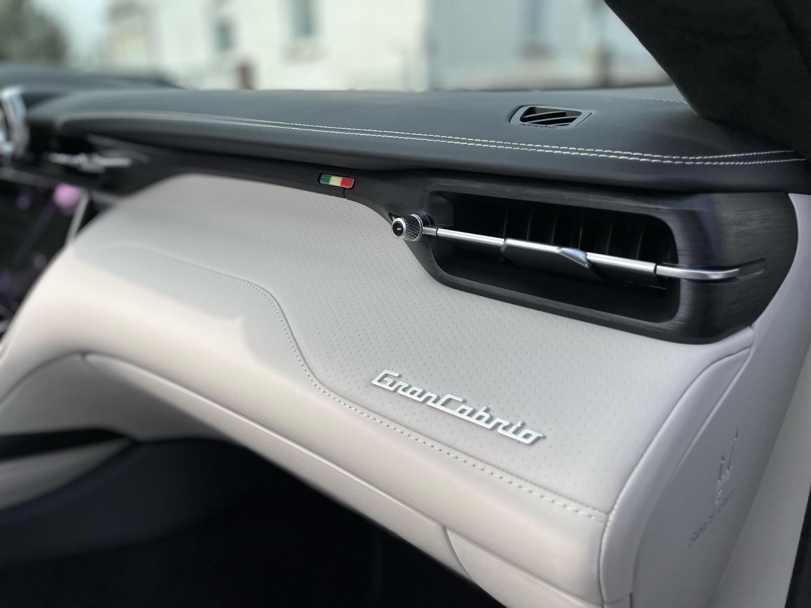 Fahrzeugabbildung Maserati GranCabrio Trofeo |SportDesign|Sonus|HeadUp|Lift