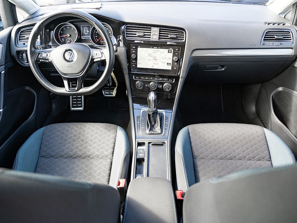 Fahrzeugabbildung Volkswagen Golf VII 1.0 TSI IQ.DRIVE LED DSG NAVI SHZ ACC