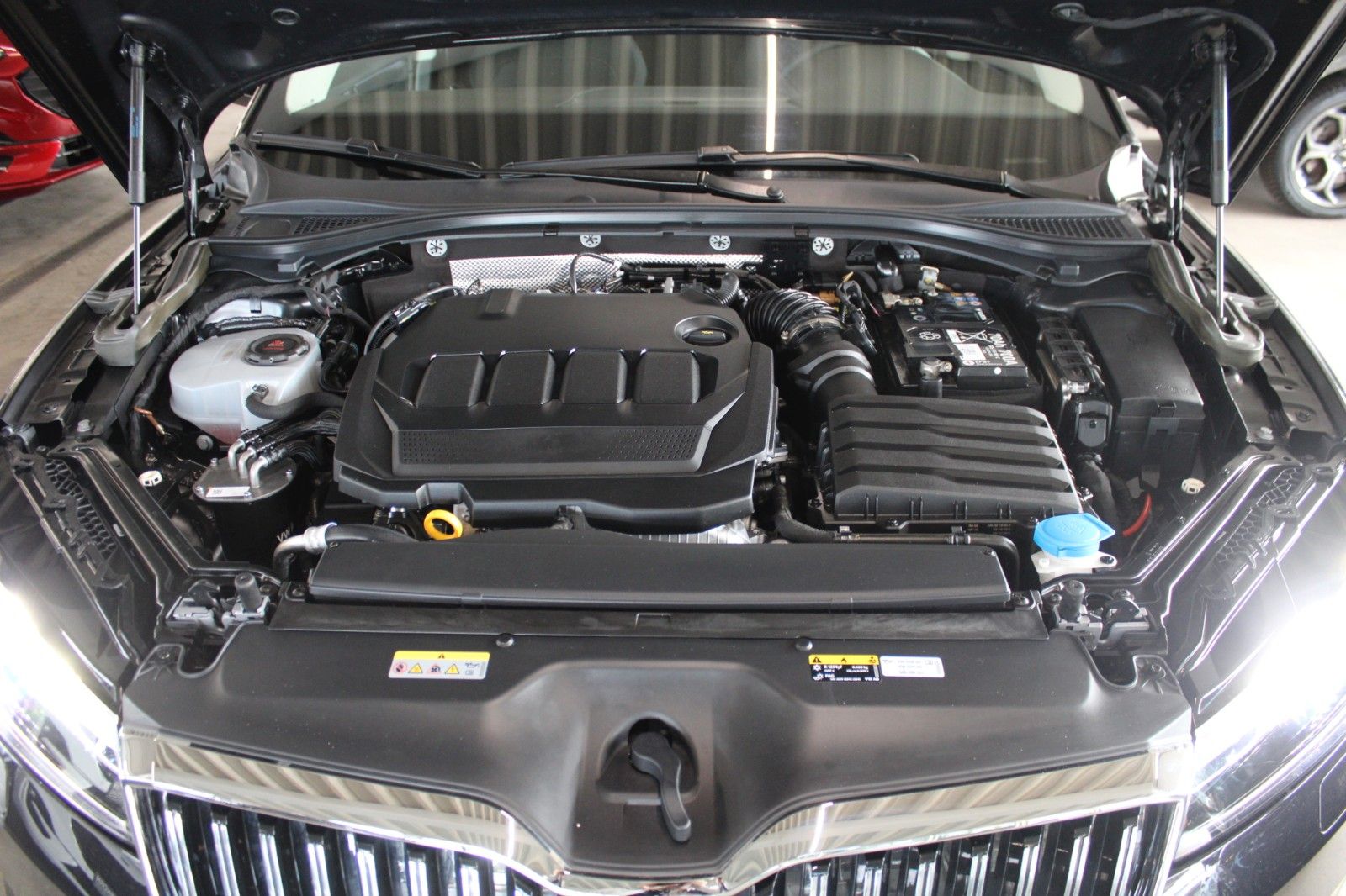 Fahrzeugabbildung SKODA Superb 2.0 TDI DSG STYLE COMBI LED AHK ACC uvm.