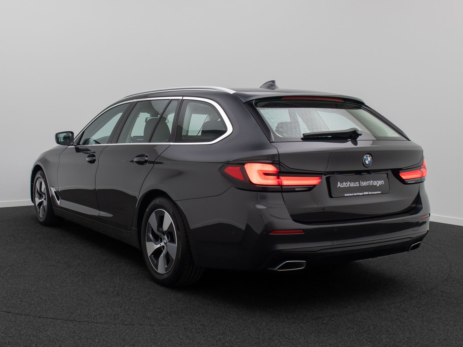 Fahrzeugabbildung BMW 520d DAB Kamera AHK Panorama HUD Leder Standheiz