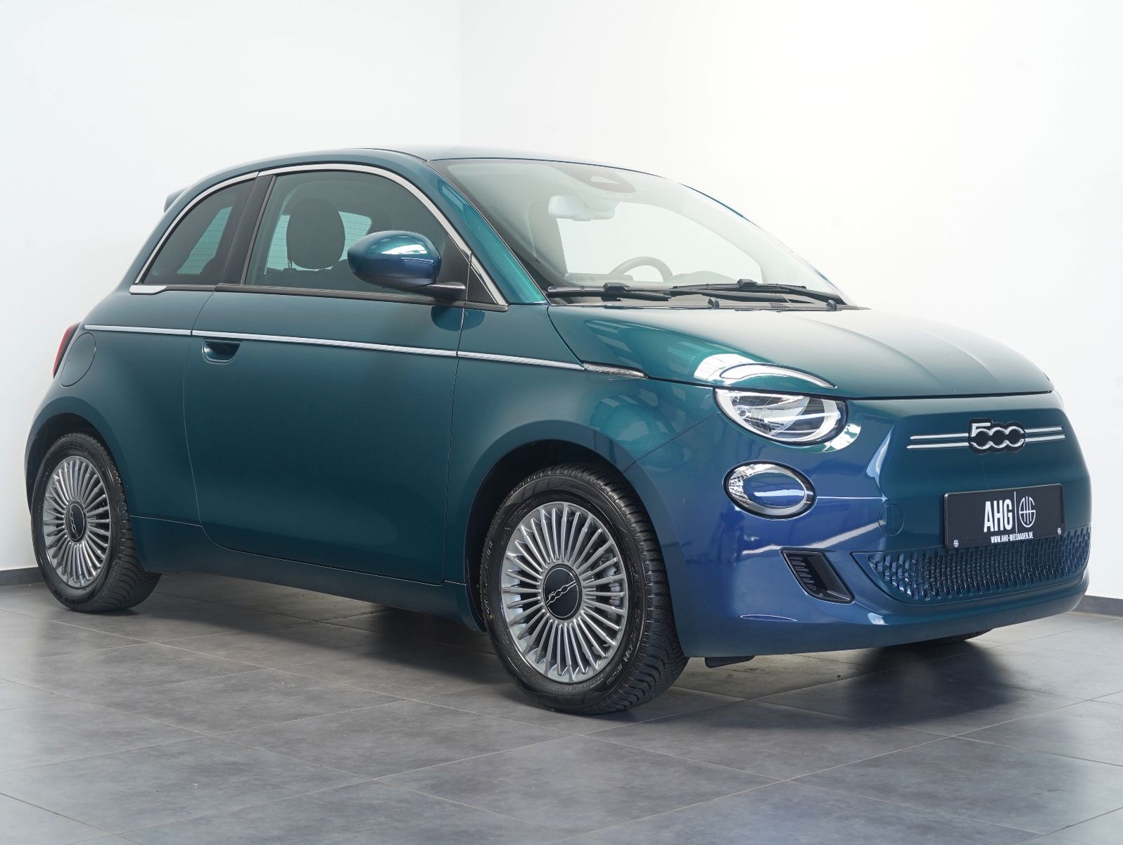 Fahrzeugabbildung Fiat 500e 87KW/42kWh/DC-LADEN/CARPLAY/DAB/SOH