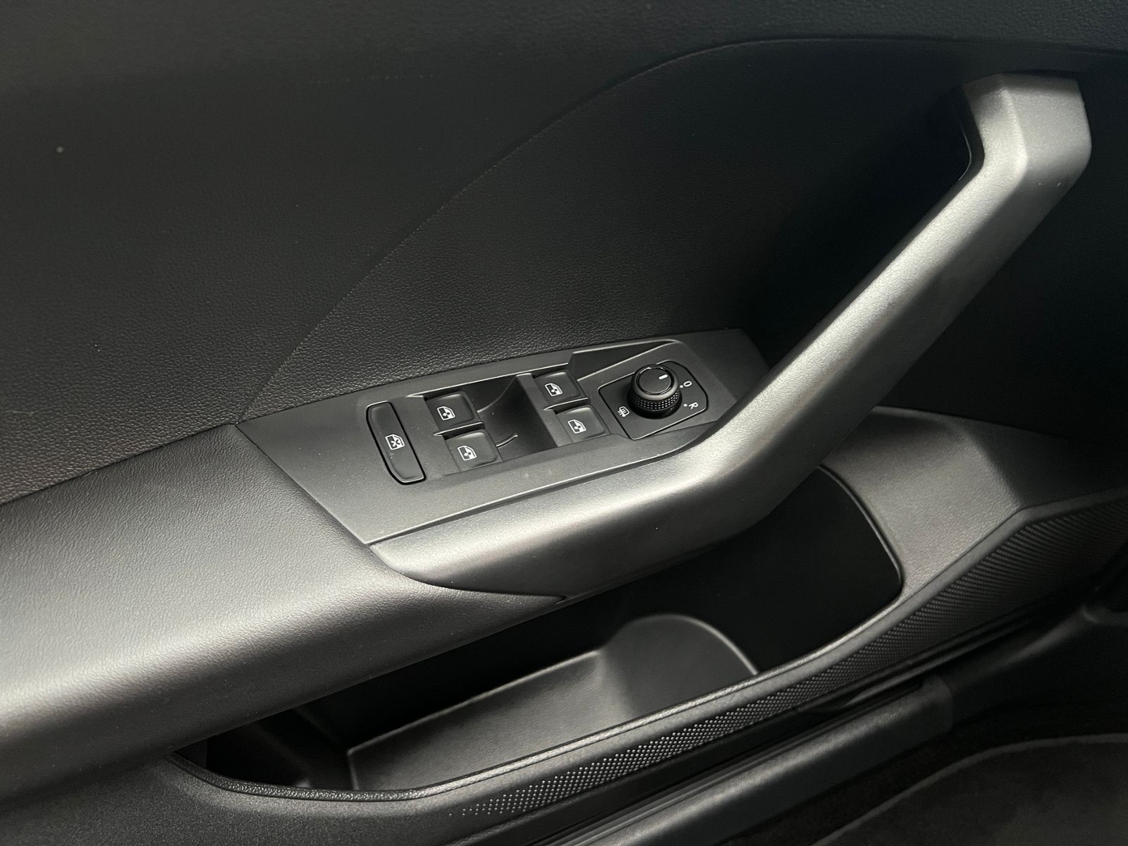Fahrzeugabbildung Volkswagen T-Cross 1.0 TSI *Garantie, LED, App-Connect, PDC