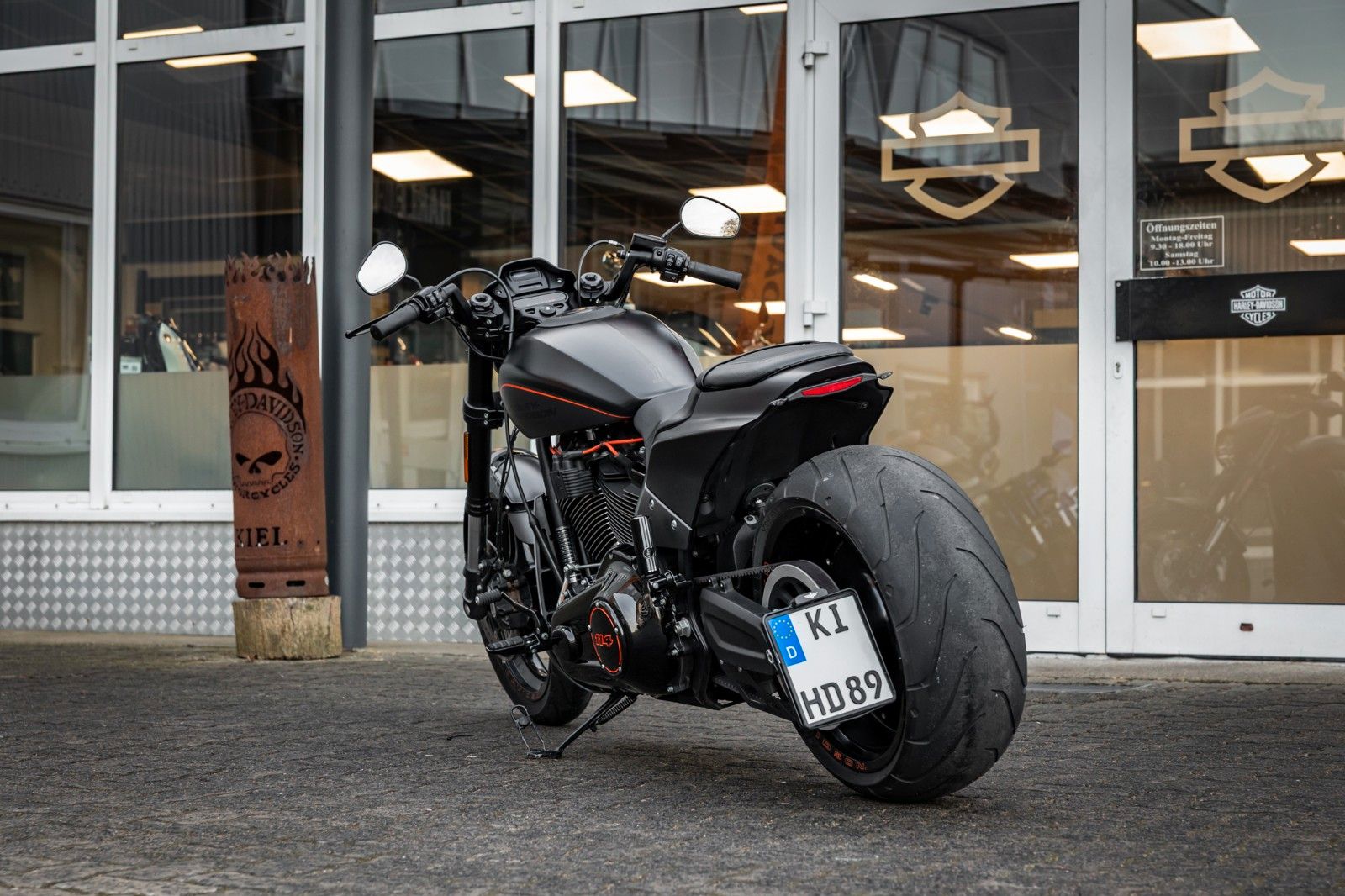 Fahrzeugabbildung Harley-Davidson FXDRS 114 CUI - KESSTECH - SEITLICHER KZH