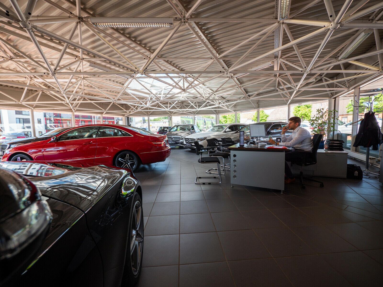 showroom-image-top