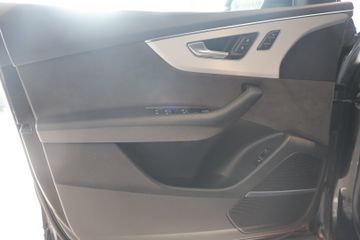 Audi Q8 - 12