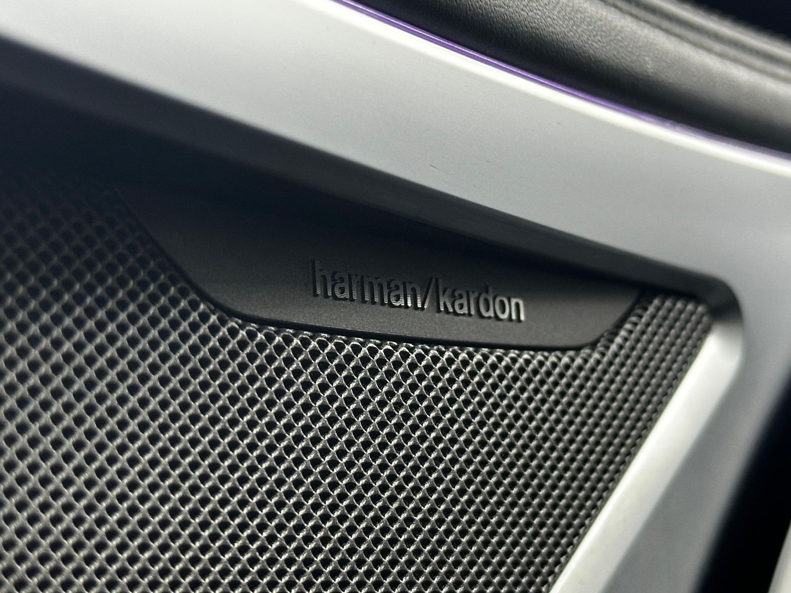 Fahrzeugabbildung BMW M850i Cabrio/NACKEN HZG/PARK ASS+/SOFT CL/DE FZG