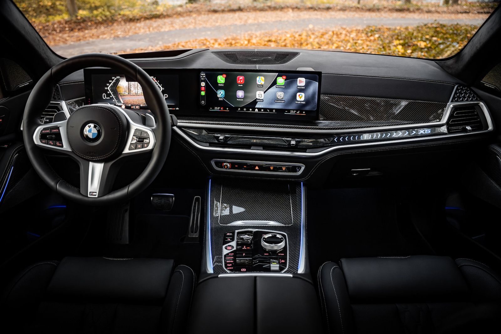 Fahrzeugabbildung BMW X5 40d xDrive M-SPORT PRO|AHK|CARBON|LUFT|ICONIC